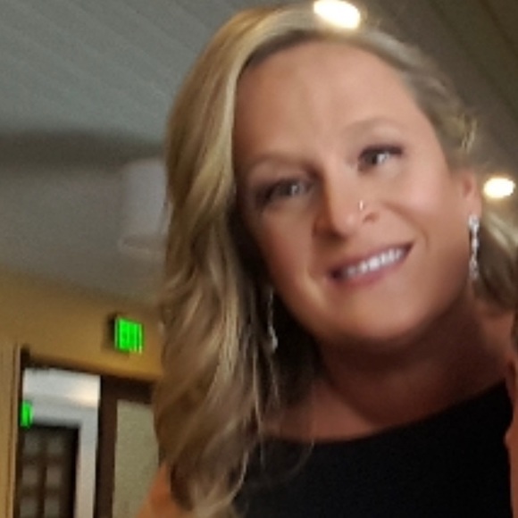 Meet your Posher, Lisa - Picture 1 of 1